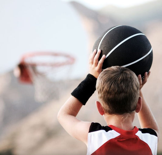 ¿Cuánto mide una canasta de baloncesto pequeña?